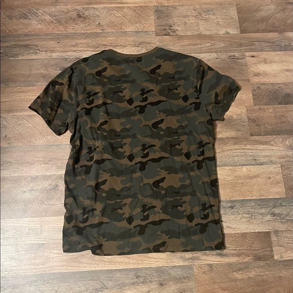Camo v neck tshirt - Picture 3 of 3